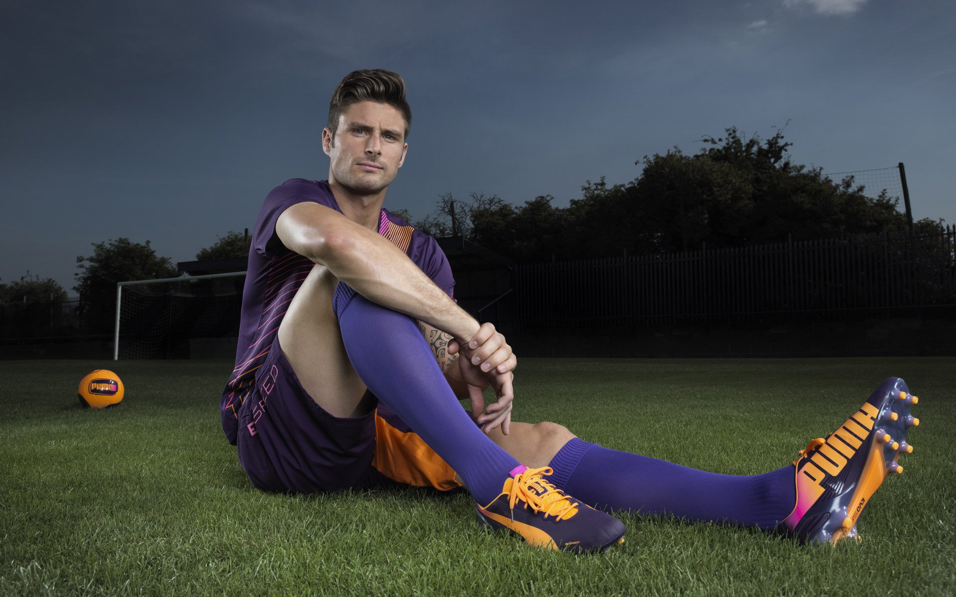 _现场观众热情高涨:气氛点燃比赛热度_,比赛气氛热烈,现场掌声不断